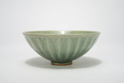 A LONGQUAN GLAZED CELADON PETAL-SHAPED BOWL