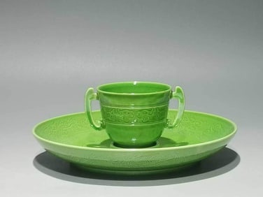 A GREEN GLAZED INCISED 'DRAGON' CUP
