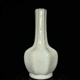 A  GUAN-TYPE MELON SHAPED VASE