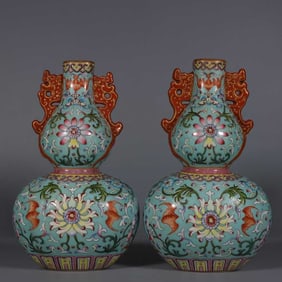 A PAIR OF GREEN-GROUND FAMILLE ROSE GILT-DECORATED 'INTERLOCKING LOTUS' GOURD-SHAPED VASES