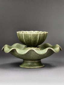 A  GUAN-TYPE CELADON BOWL