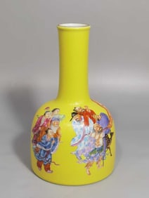 A YELLOW-GROUND 'EIGHT IMMORTALS' BELL-SHAPED VASE