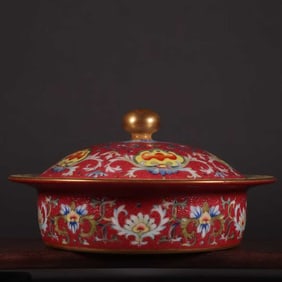 A FAMILLE ROSE WITH RUBY-RED 'FLORAL' BOWL WITH COVERED