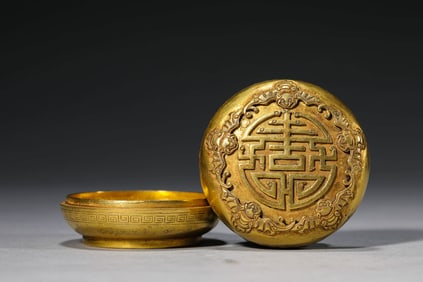 A GILT-SILVER 'BAT AND SHOU' COVERED BOX