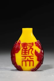 A RED-OVERLAY YELLOW GLASS SNUFF BOTTLE