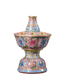 A FAMILLE ROSE GILT-DECORATED 'INTERLOCKING FLORAL' CENSER