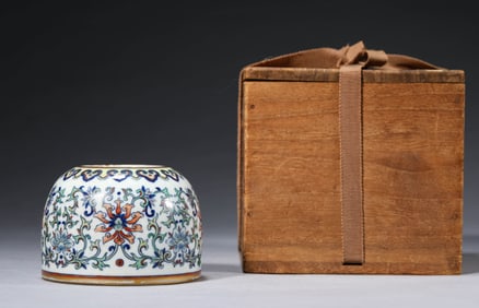 A DOUCAI 'INTERLOCKING LOTUS' JAR
