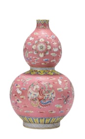 A FAMILLE ROSE 'PHOENIX' GOURD SHAPED VASE