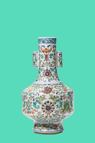 A DOUCAI 'INTERLOCKING FLORAL AND BABAO' VASE