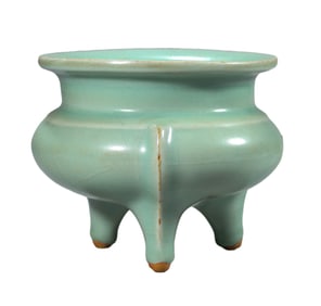 A LONGQUAN-TYPE TRIPOD CENSER