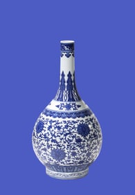 A BLUE AND WHITE 'INTERLOCKING LOTUS' VASE