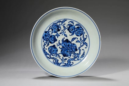 A BLUE AND WHITE 'FU LU SHOU' DISH