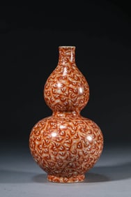 AN IRON-RED 'HUNDRED BATS' GOURD SHAPED VASE