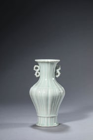 A HUTIAN-STYLE MELON-RIBBED VASE