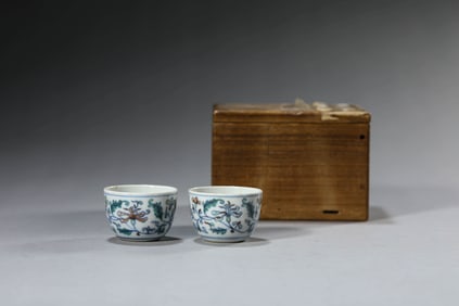 A PAIR OF DOUCAI 'INTERLOCKING FLORAL' CUPS