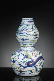 A DOUCAI 'DRAGON AND PHOENIX' GOURD SHAPED VASE