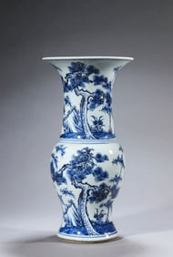 A BLUE AND WHITE 'FLORAL' BEAKER VASE
