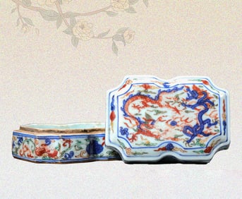 A WUCAI 'DRAGONS' COVERED BOX