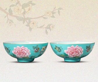 A PAIR OF TURQUOISE-GROUND FAMILLE-ROSE 'BUTTERFLIES AND FLOWERS' BOWLS