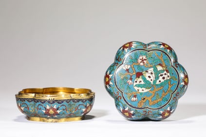A CLOISONNé ENAMEL 'INTERLOCKING LOTUS' COVERED BOX