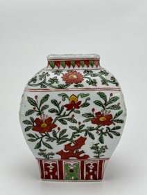 A WUCAI 'FLOWERS' VASE