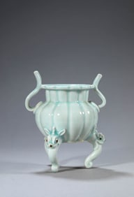 A HUTIAN TRIPOD CENSER