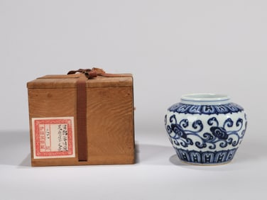 A BLUE AND WHITE 'LINGZHI' SMALL JAR