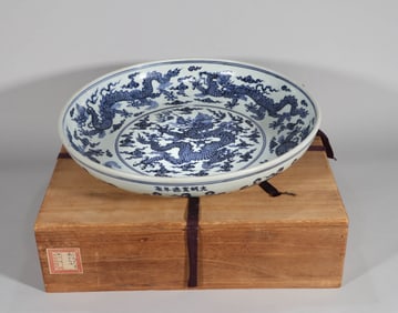 A BLUE AND WHITE 'CLOUD DRAGONS' LARGE DISH