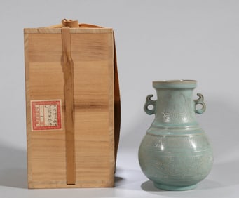 A RU TYPE SILVER-INLAID  VASE