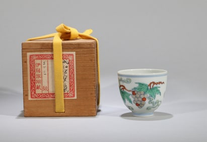 A DOUCAI 'GRAPES' SMALL CUP