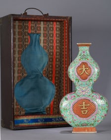 A FAMILLE ROSE GOURD-SHAPED VASE