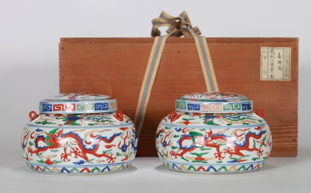 A PAIR OF WUCAI 'DRAGONS' JARS