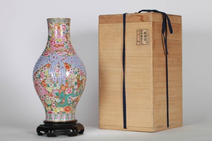 A FAMILLE ROSE 'MILLEFLEURS' VASE