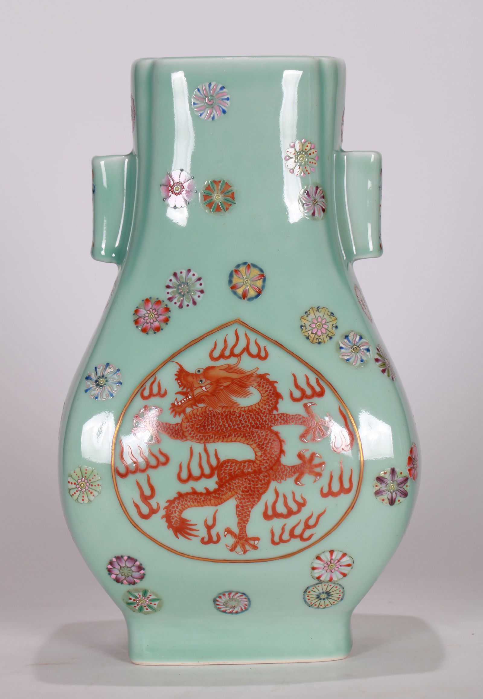A FAMILLE ROSE 'DRAGONS' VASE: A FAMILLE ROSE 'DRAGONS' VASE Dimensions: Height: 30 cm (11.8 in.). All measurements are approximate. Azaya Art Gallery is delighted to showcase our meticulously curated Asian collections, a remarkabl