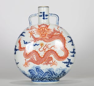 A BLUE AND WHITE WITH IRON-RED 'DRAGONS' MOONFLASK