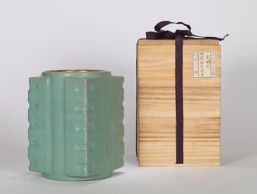 A RU TYPE CONG-SHAPED VASE