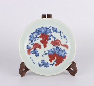 A BLUE AND WHITE WITH UNDERGLAZED RED 'SQUIRRELS AND GRAPES' DISH