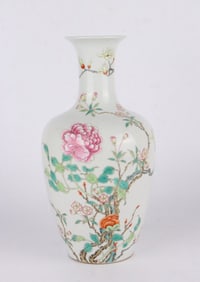 A FAMILLE ROSE 'FLORAL' VASE