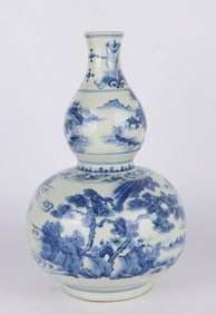 A BLUE AND WHITE 'LANDSCAPE AND FIGURES' GOURD-SHAPED VASE