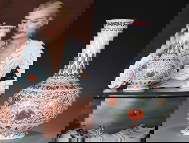 A DOUCAI 'INTERLOCKING FLOWERS' VASE