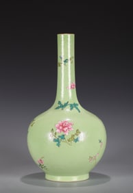A GREEN-GROUND FAMILLE ROSE 'FLORAL' LONG-NECKED VASE