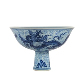 A BLUE AND WHITE 'DRAGONS' STEM BOWL