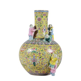 A YELLOW-GROUND FAMILLE ROSE 'FLORAL' GLOBULAR VASE