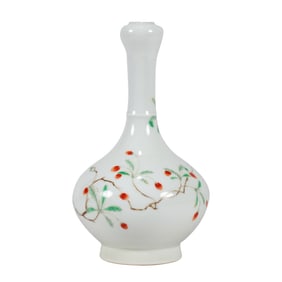 A WUCAI 'WOLFBERRY' GARLIC-HEAD VASE