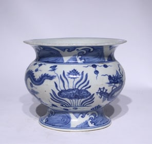 A BLUE AND WHITE 'DRAGON' BOWL
