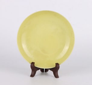A LEMON-YELLOW GLAZED INCISED 'EIGHT TREASURES' DISH
