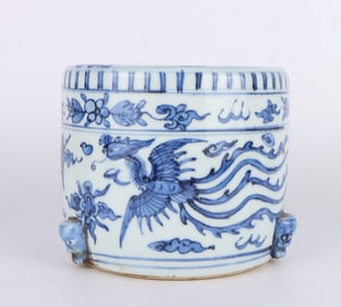 A BLUE AND WHITE 'PHOENIX' TRIPOD CENSER