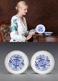 A PAIR OF BLUE AND WHITE 'PHOENIX' DISHES