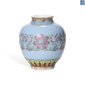 A SKY-BLUE GLAZED FAMILLE ROSE 'FLORAL' SMALL JAR