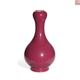 A RED-GLAZED GARLIC-HEAD VASE